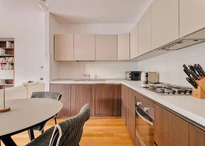 Hostmate - - Ulpio Traiano Apartment Mailand