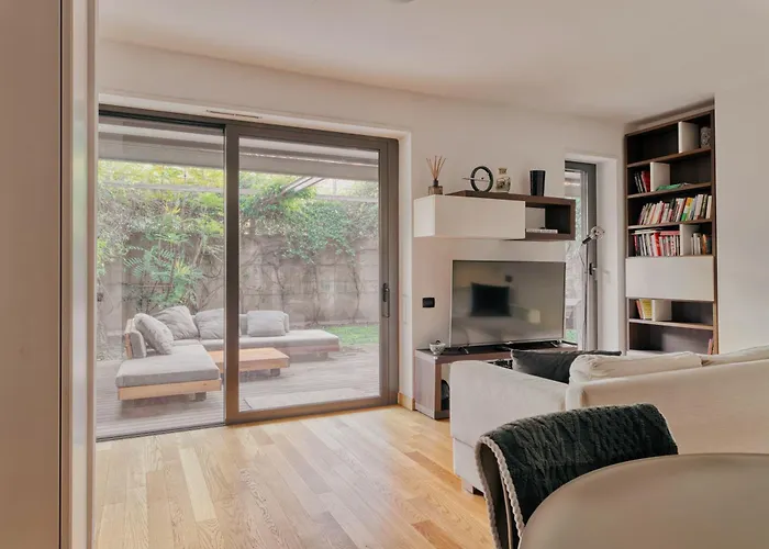 Hostmate - - Ulpio Traiano *